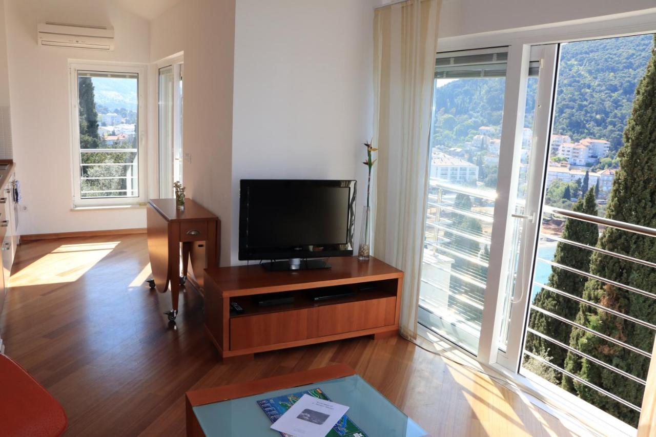 Blue Sky Apartment